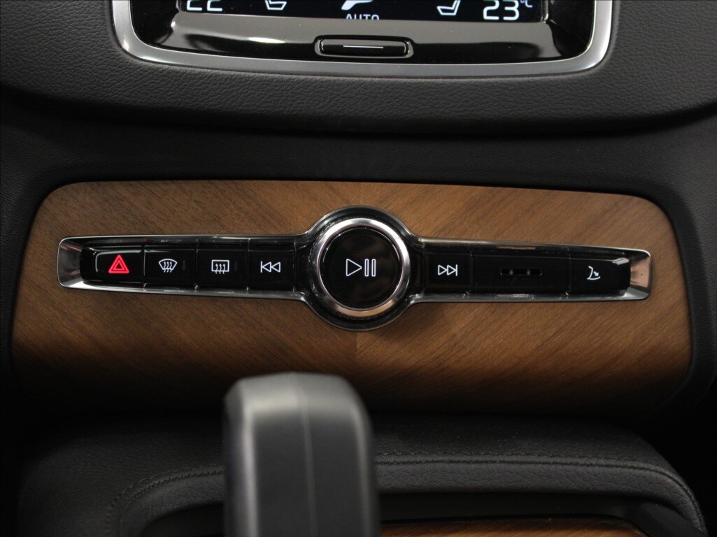 Volvo XC90 SUV / Terénní 2,0 l 173 kw