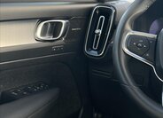 Volvo XC40 SUV / Terénní 2,0 l 145 kw