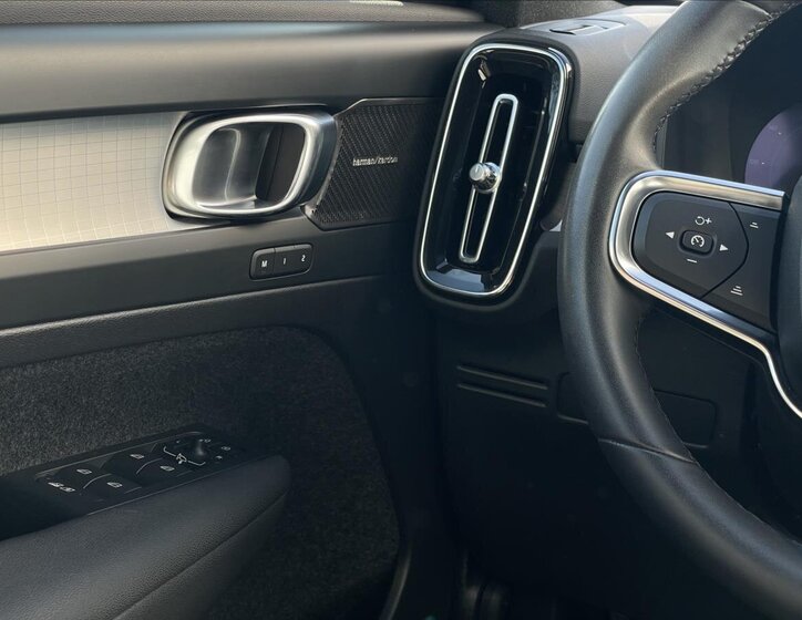 Volvo XC40 SUV / Terénní 2,0 l 145 kw