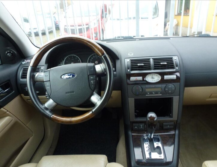 Ford Mondeo Sedan / Limuzína 2,5 l 125 kw