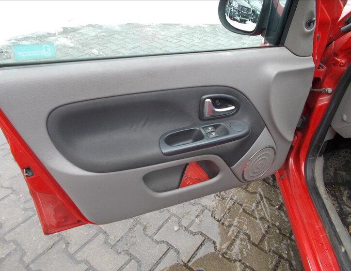 Renault Thalia Sedan / Limuzína 1,1 l 55 kw