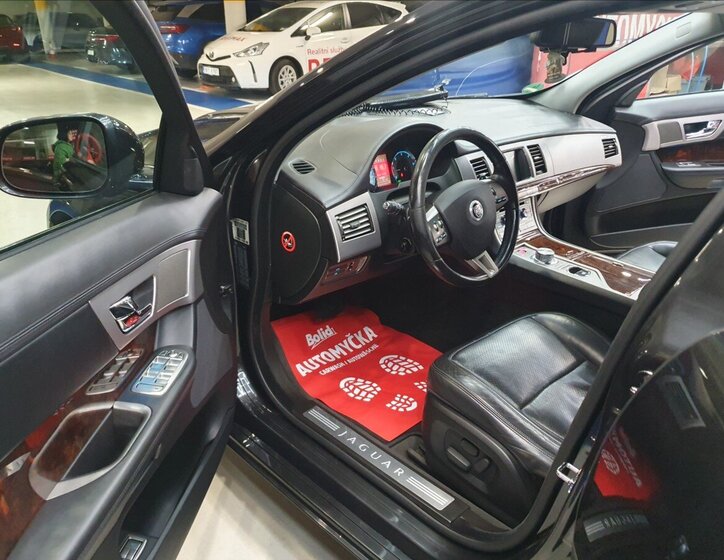 Jaguar XF Sedan / Limuzína 3,0 l 202 kw