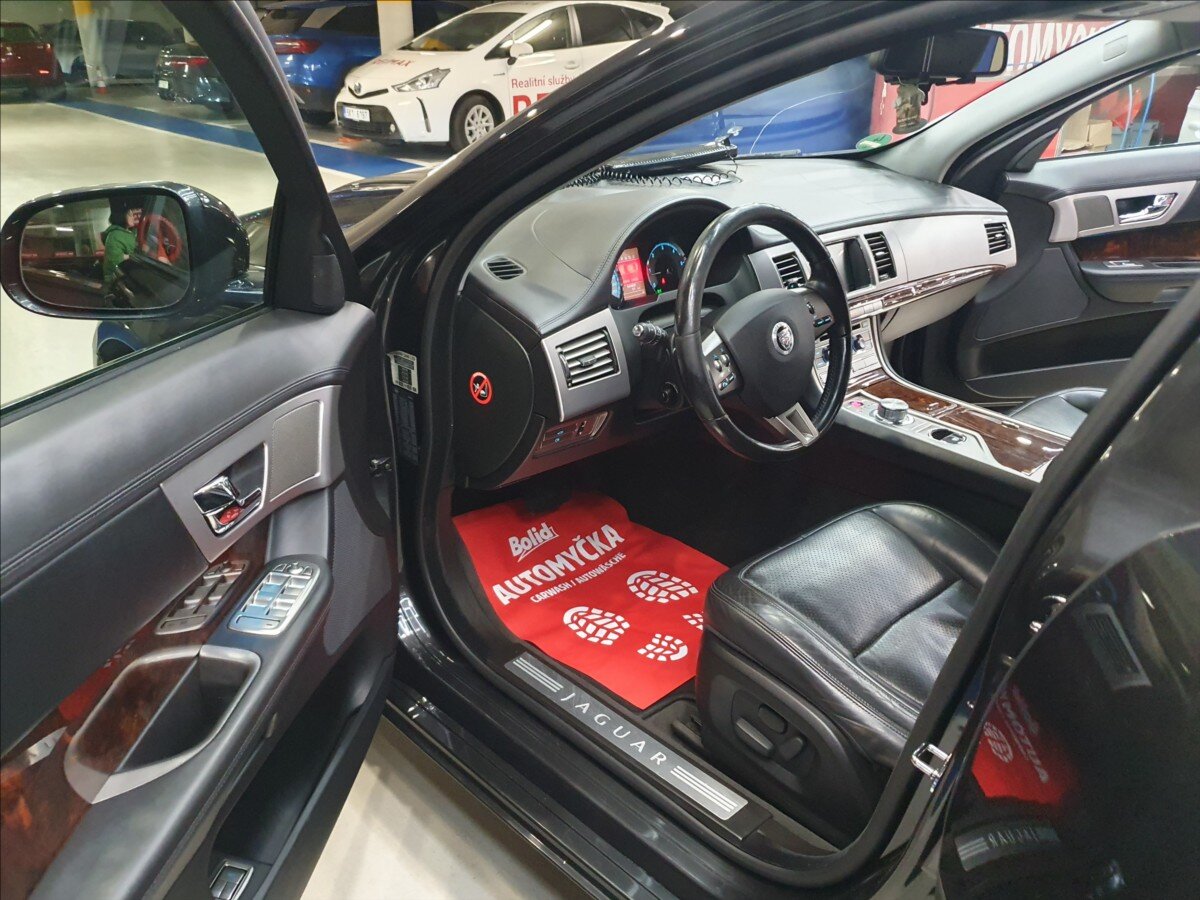 Jaguar XF Sedan / Limuzína 3,0 l 202 kw