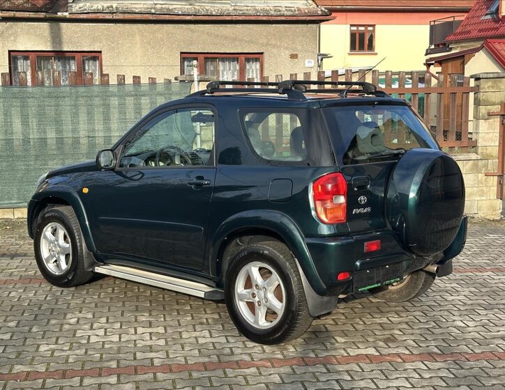 Toyota RAV4 SUV 2,0 l 110 kw