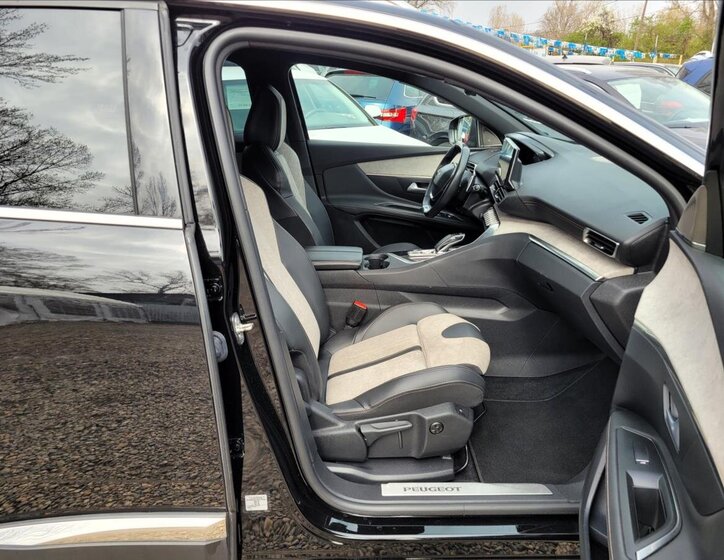 Peugeot 3008 SUV / Terénní 1,6 l 165 kw