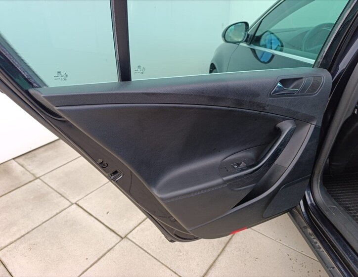 Volkswagen Passat Sedan 2,0 l 103 kw