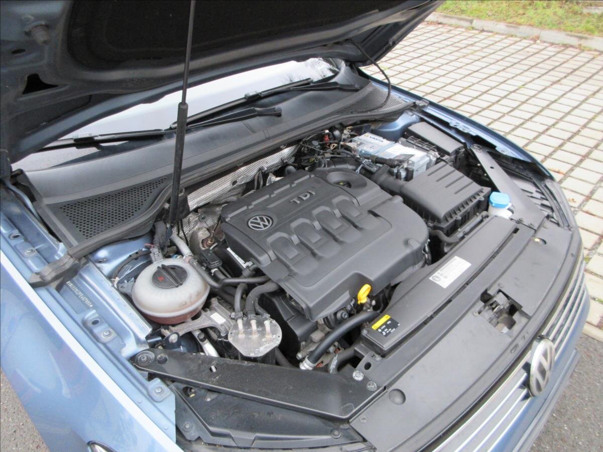 Volkswagen Passat Kombi 1,6 l 88 kw