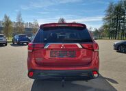 Mitsubishi Outlander 4