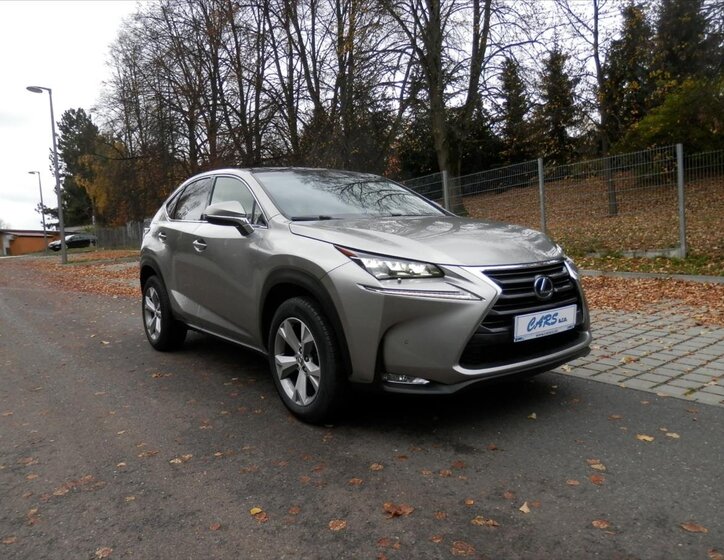 Lexus NX 300h 5