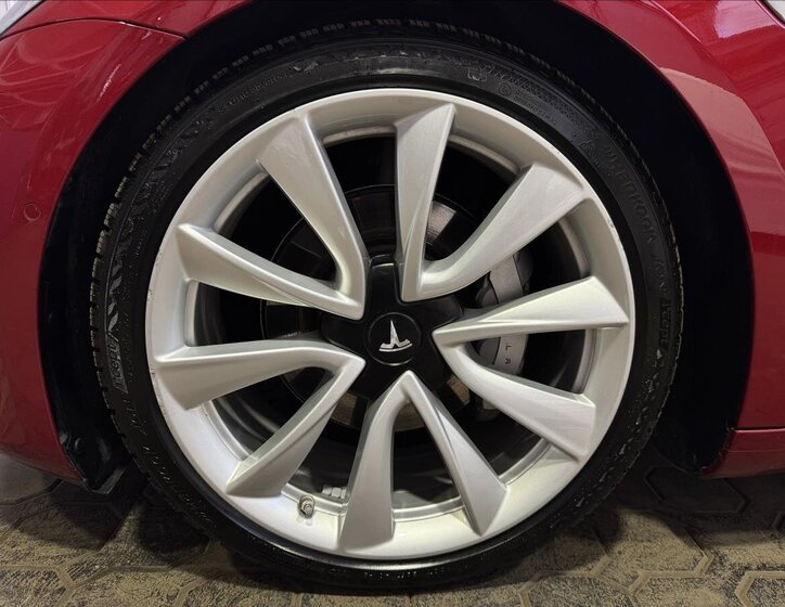 Tesla Model 3 Liftback 0,0 324 kw