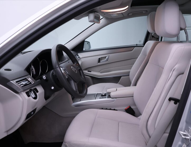 Mercedes-Benz Třídy E Sedan / Limuzína 3,5 l 245 kw