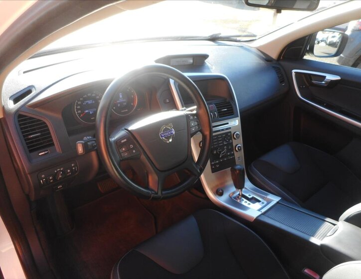 Volvo XC60 SUV 2,4 l 120 kw