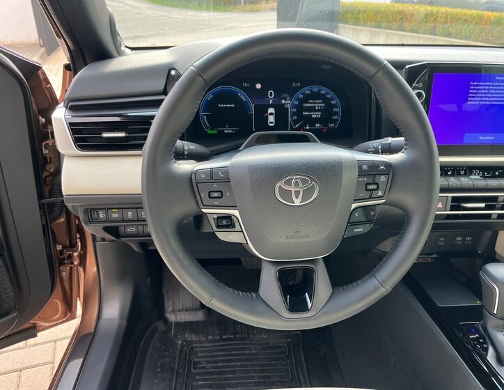 Toyota Camry Sedan / Limuzína 2,5 l 137 kw