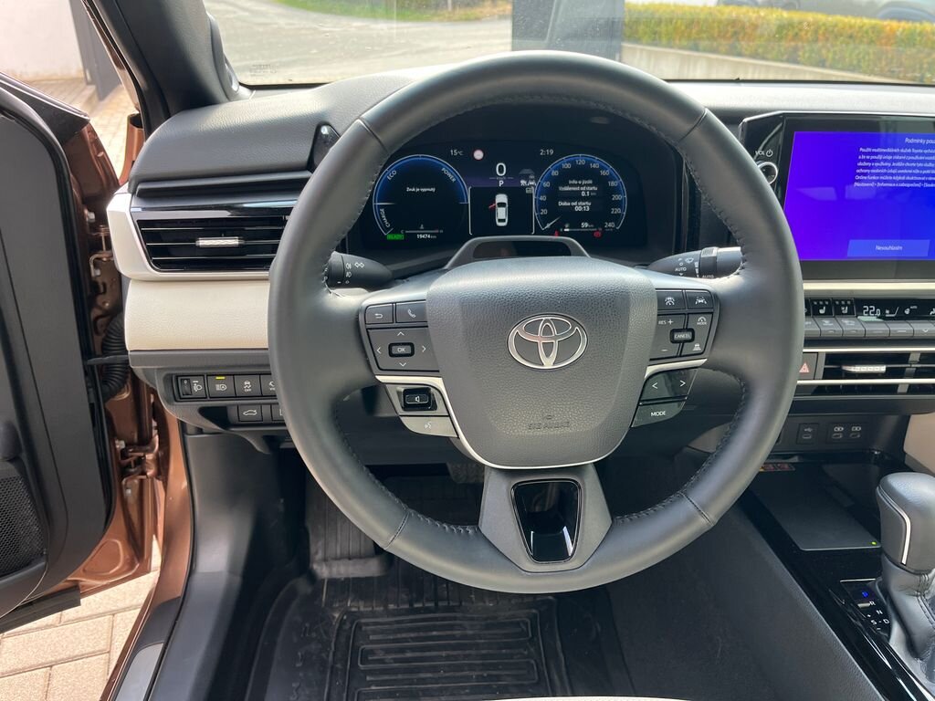 Toyota Camry Sedan / Limuzína 2,5 l 137 kw