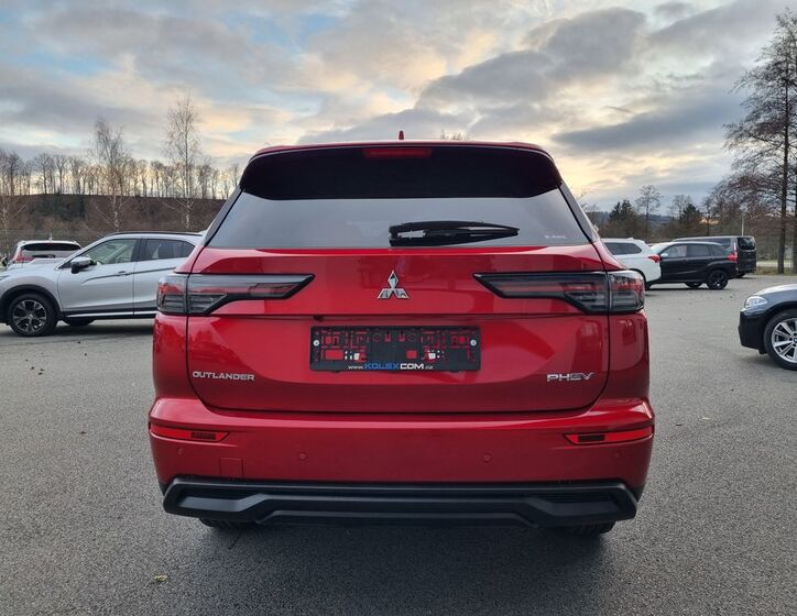 Mitsubishi Outlander 4