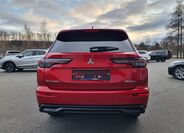 Mitsubishi Outlander 4