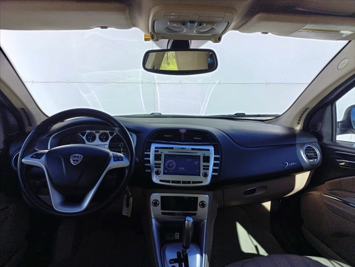 Lancia Delta Hatchback 1,6 l 88 kw