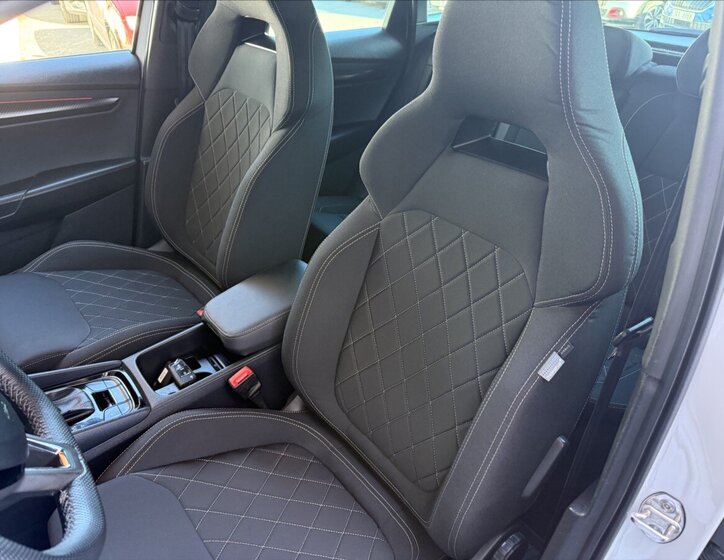 Škoda Karoq SUV / Terénní 2,0 l 140 kw