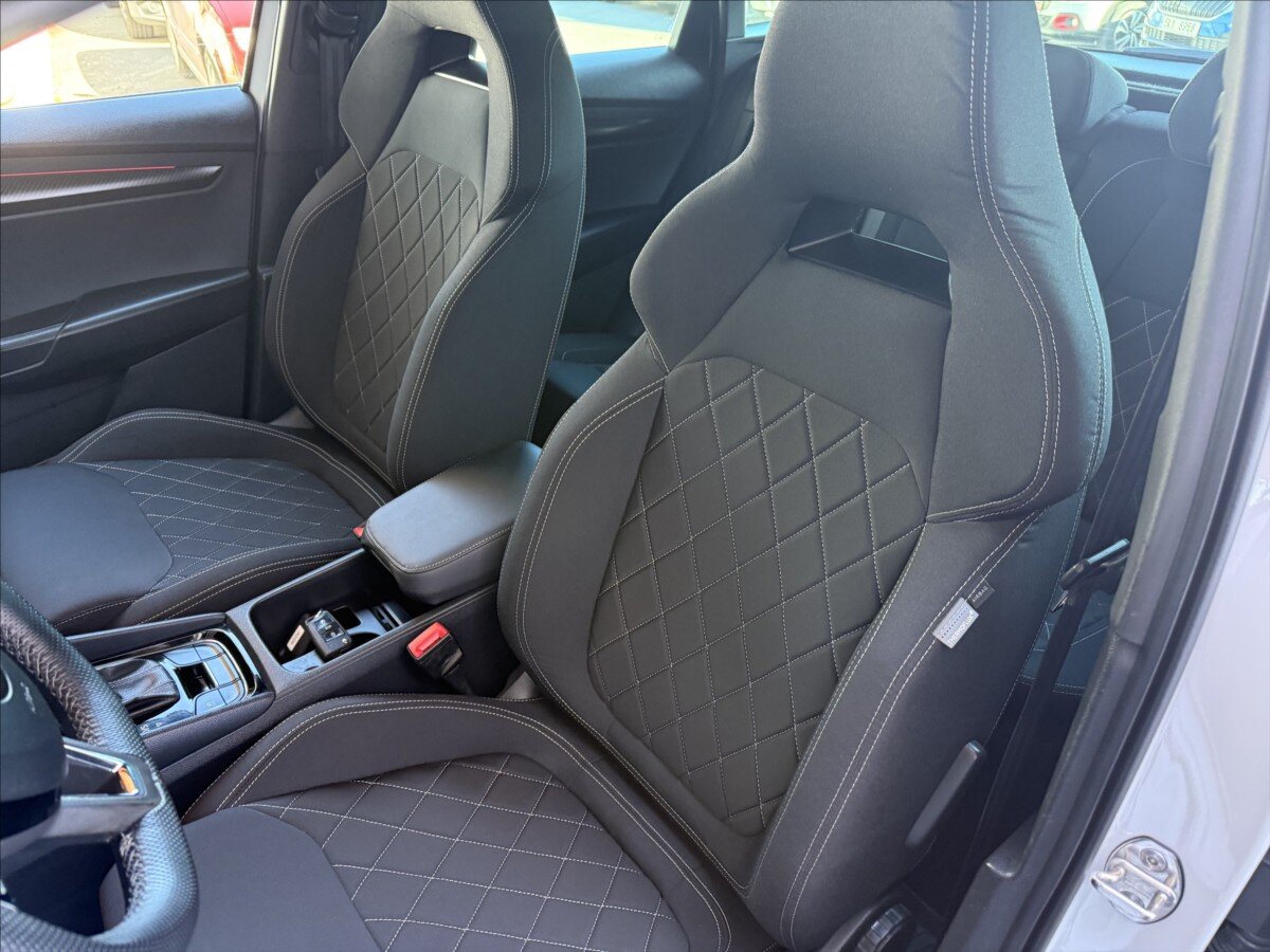 Škoda Karoq SUV / Terénní 2,0 l 140 kw