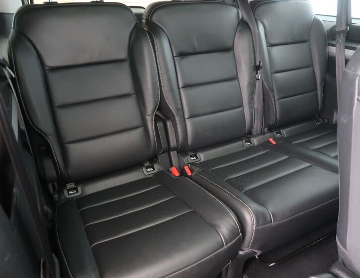 Peugeot Traveller 13