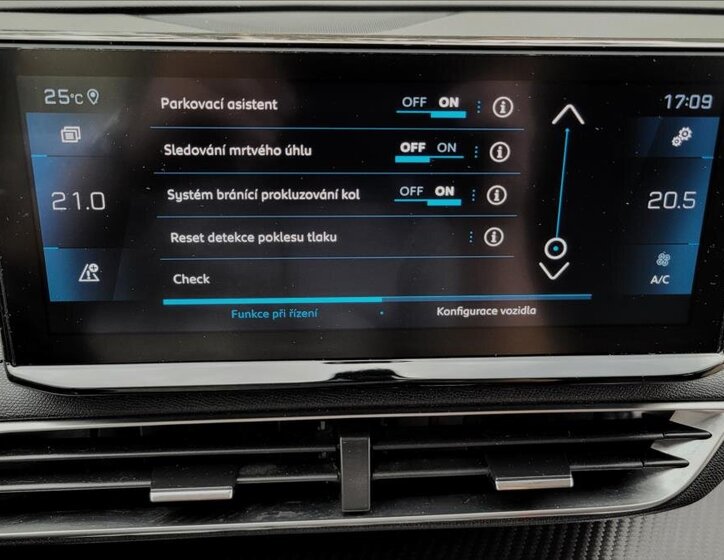 Peugeot 3008 SUV / Terénní 1,5 l 96 kw