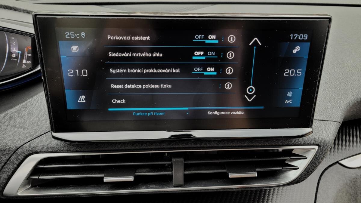 Peugeot 3008 SUV / Terénní 1,5 l 96 kw