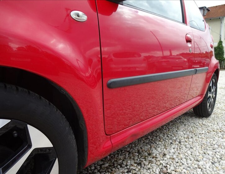 Peugeot 107 Hatchback 998,0 50 kw