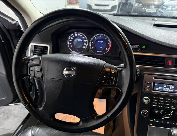 Volvo V70 8