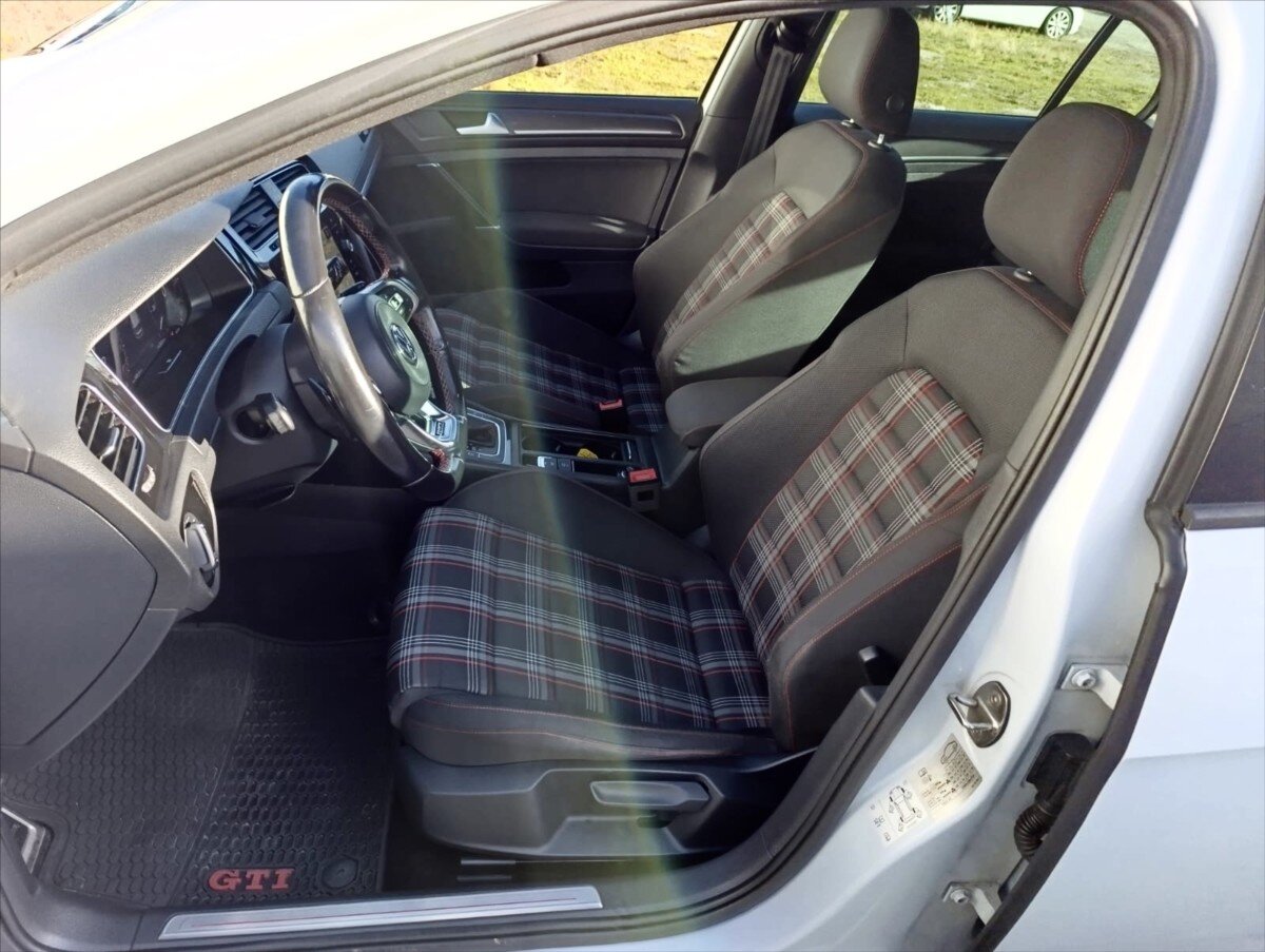 Volkswagen Golf Hatchback 2,0 l 180 kw