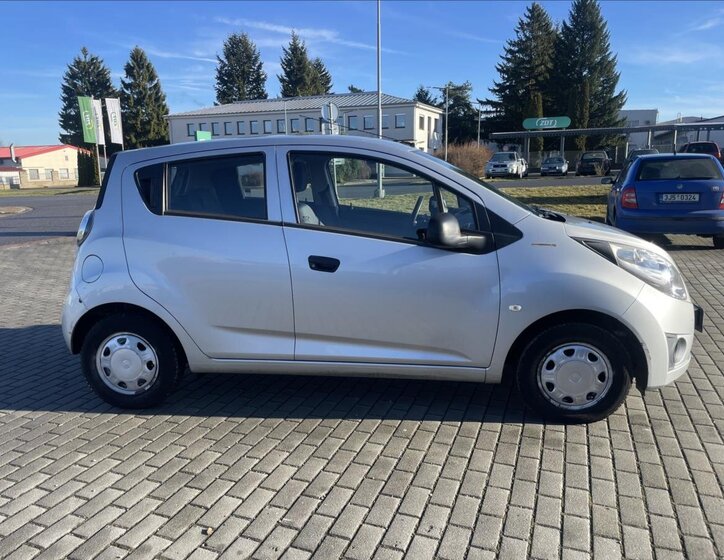 Chevrolet Spark 5