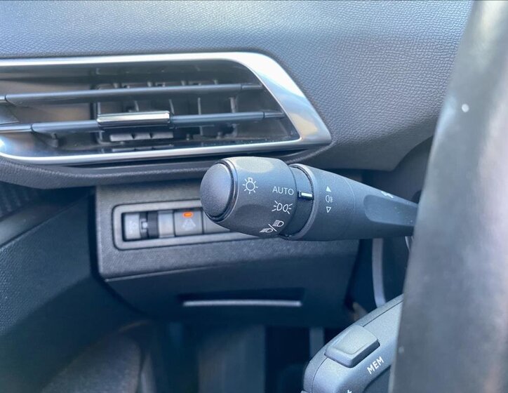 Peugeot 3008 SUV / Terénní 1,2 l 96 kw