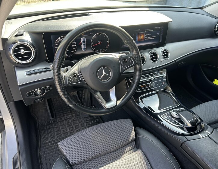 Mercedes-Benz Třídy E Sedan / Limuzína 3,0 l 190 kw