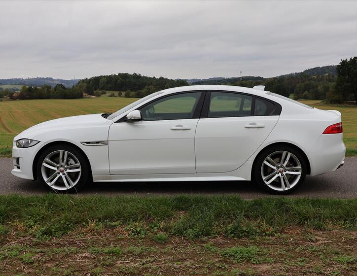 Jaguar XE 4