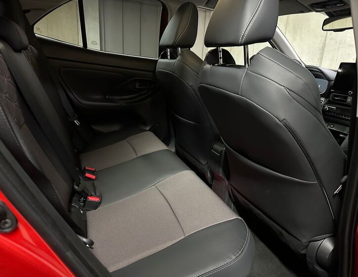 Toyota Yaris Cross 12