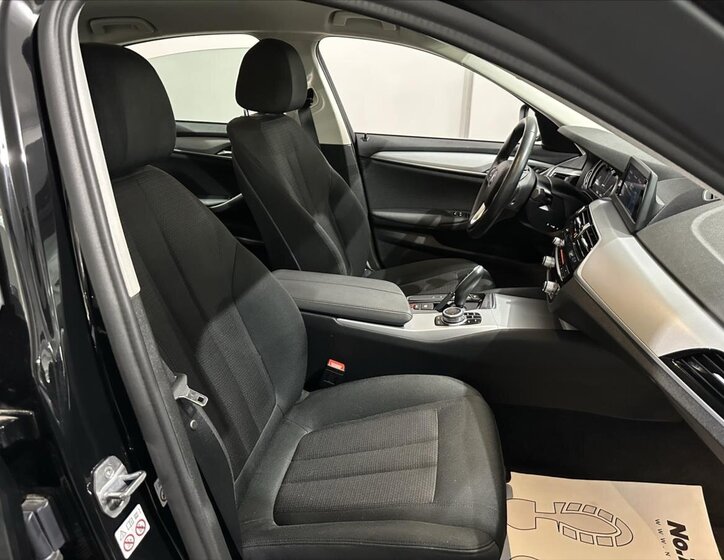 BMW Řada 5 Sedan / Limuzína 2,0 l 135 kw