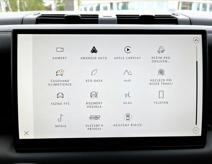 Land Rover Defender 22