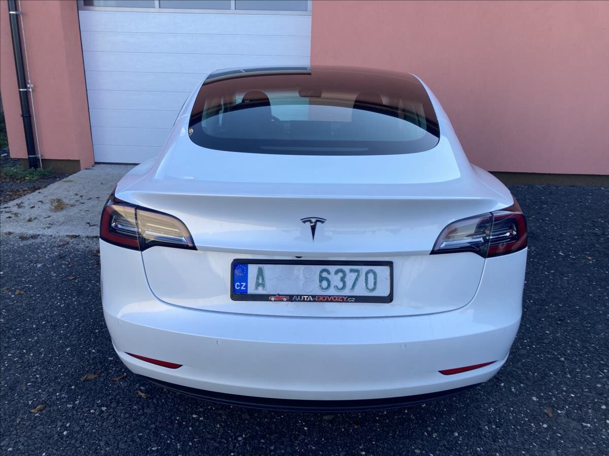 Tesla Model 3 Sedan 0,0 208 kw