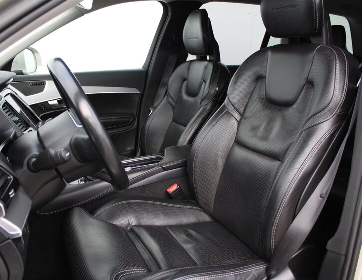 Volvo XC90 SUV 2,0 l 177 kw