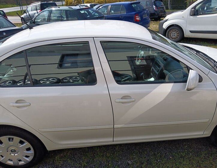 Škoda Octavia Sedan / Limuzína 1,6 l 77 kw