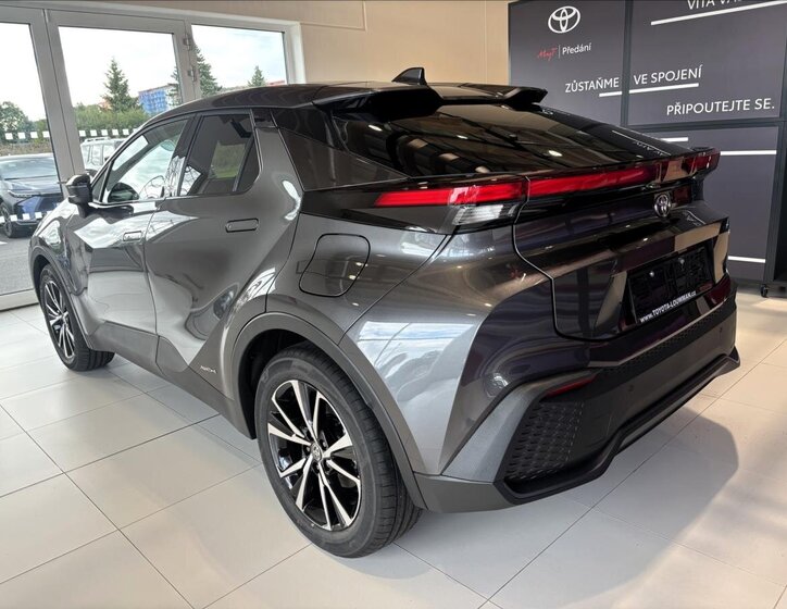 Toyota C-HR 5