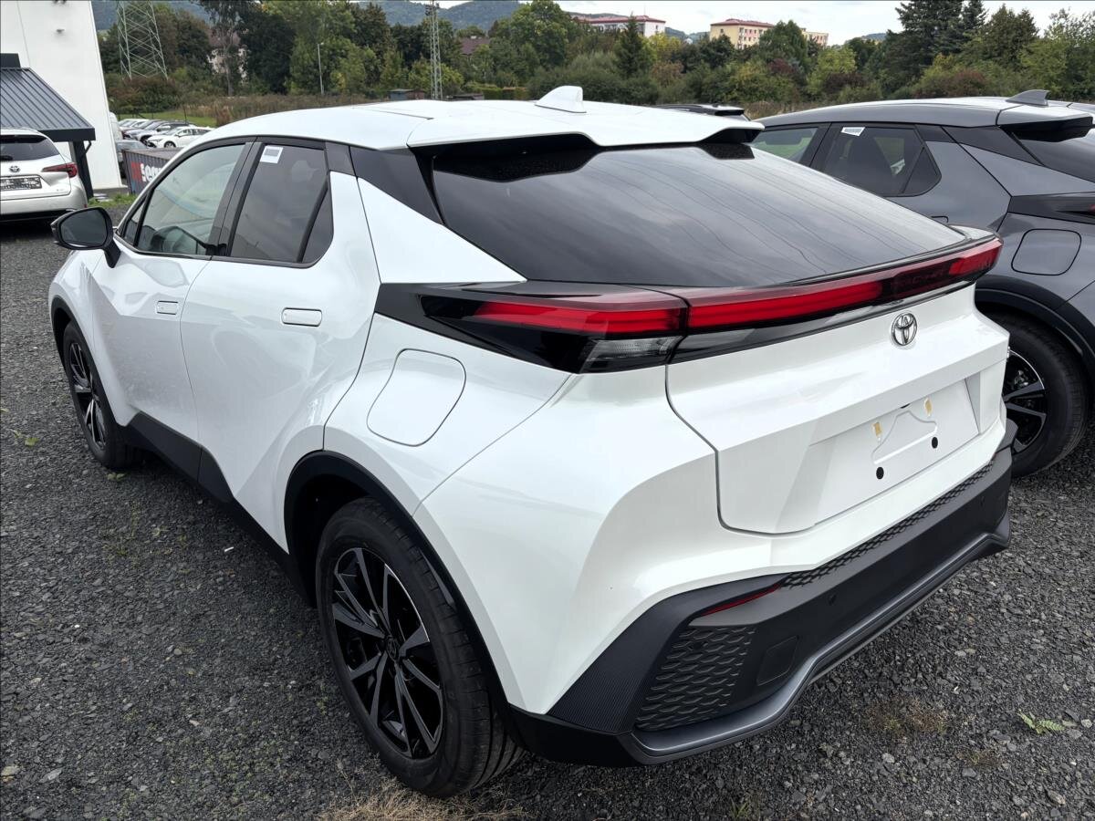 Toyota C-HR SUV 1,8 l 103 kw