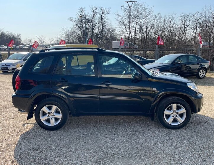Toyota RAV4 SUV / Terénní 2,0 l 85 kw