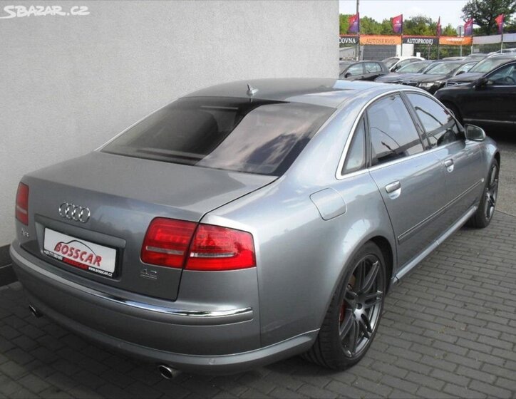 Audi A8 6