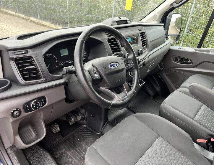 Ford Transit 9