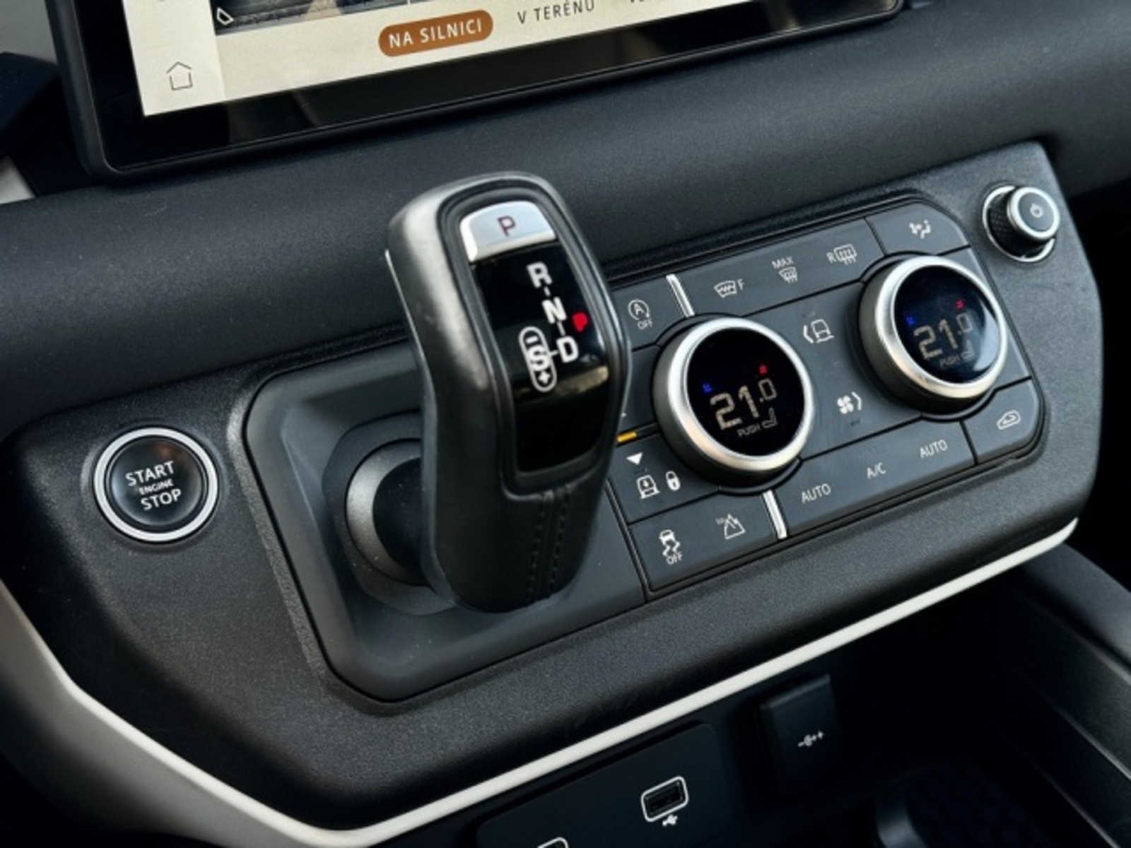 Land Rover Defender 13