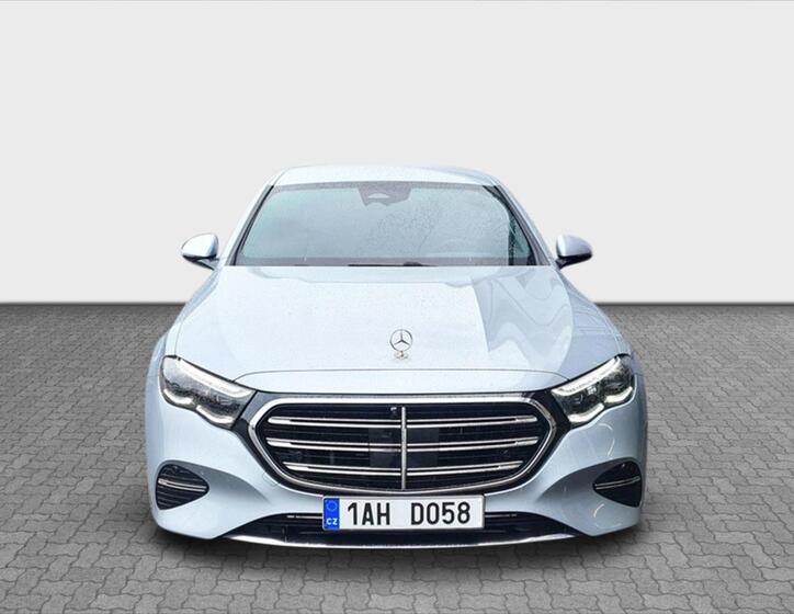 Mercedes-Benz Třídy E 8