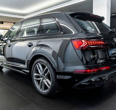 Audi Q7 4