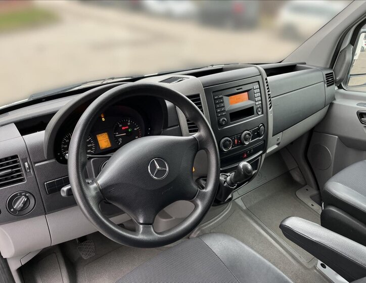 Mercedes-Benz Sprinter 9