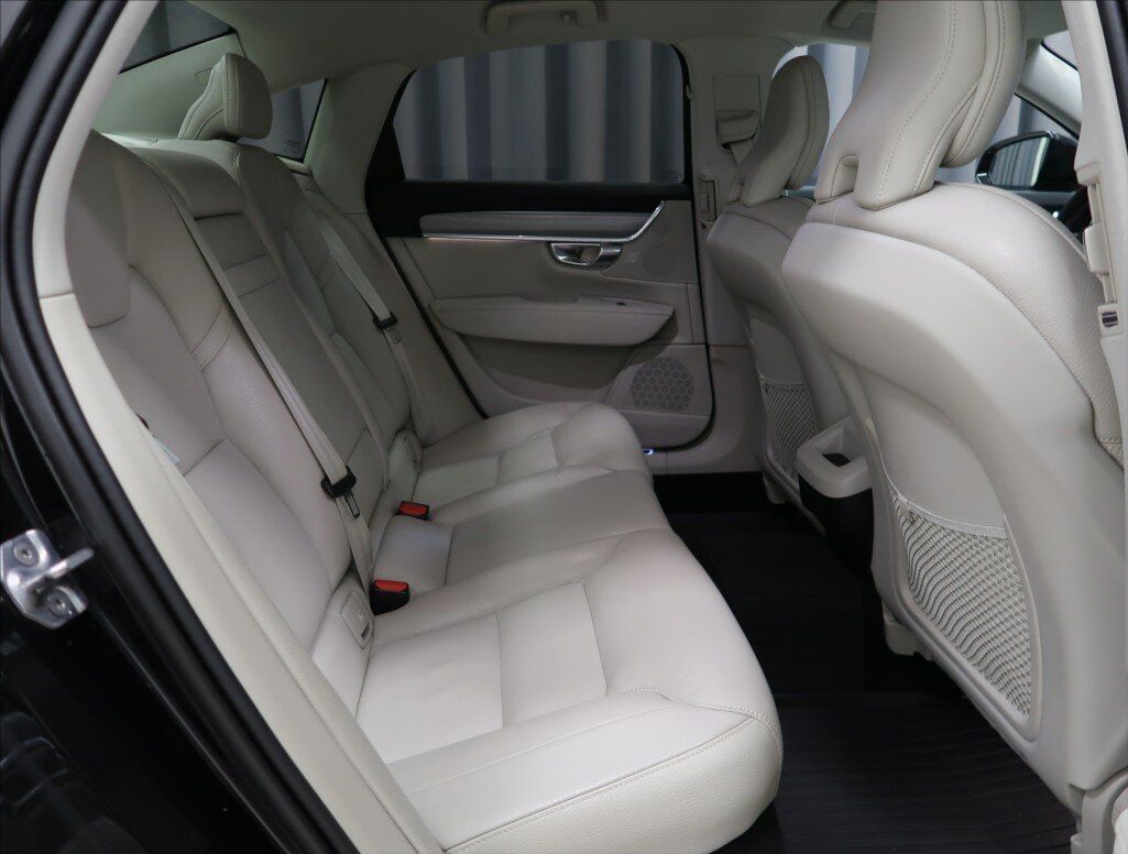 Volvo S90 Sedan / Limuzína 2,0 l 173 kw