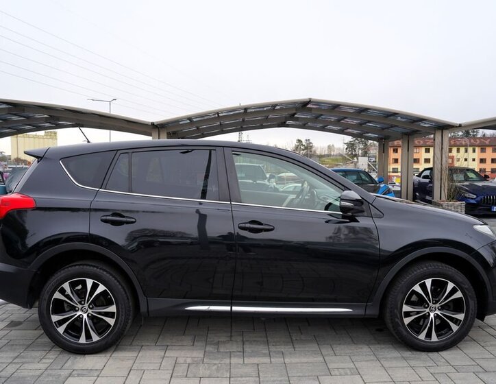 Toyota RAV4 SUV / Terénní 2,0 l 91 kw